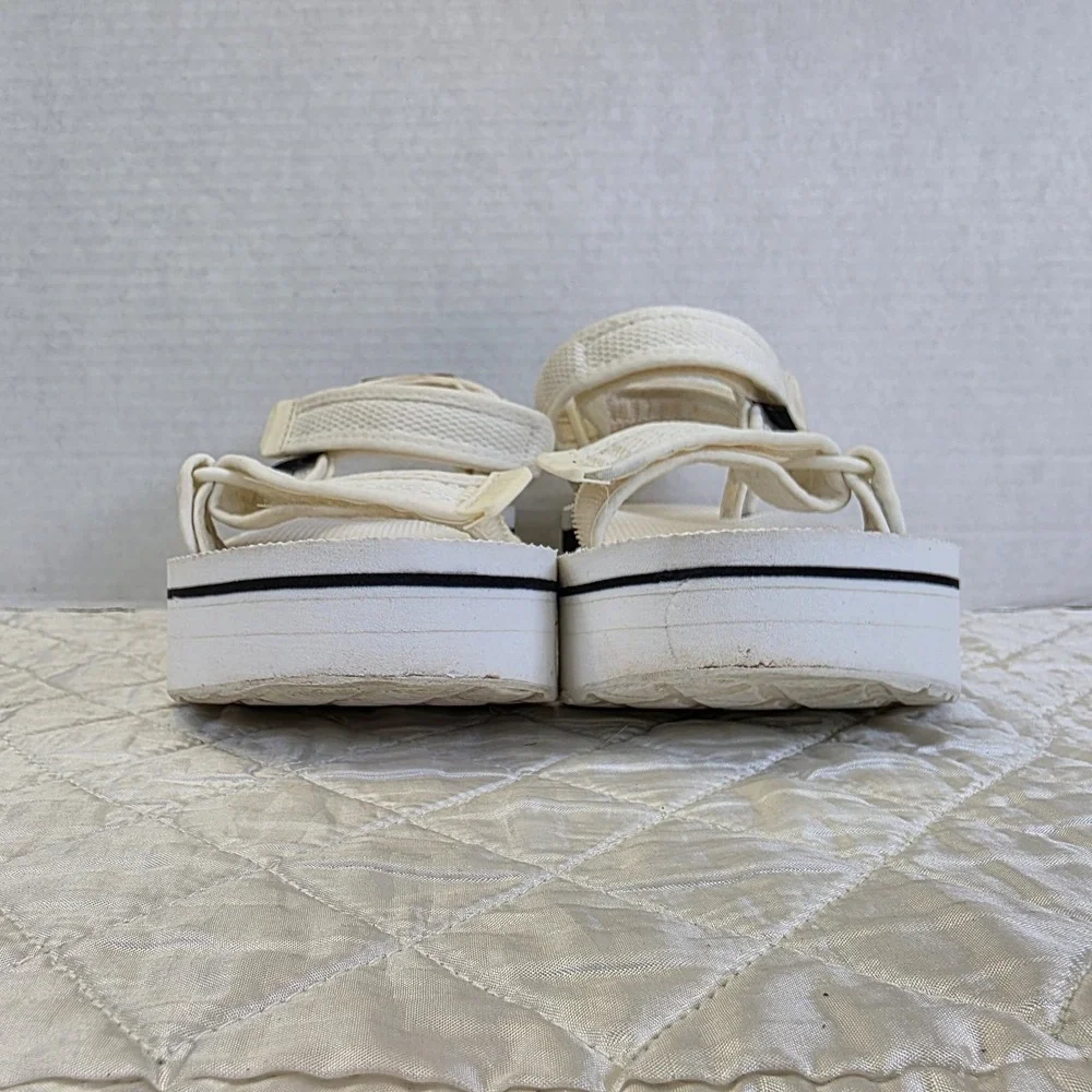Teva Women's Platform Universal Mesh Sandal Size 6 Platform White Festival